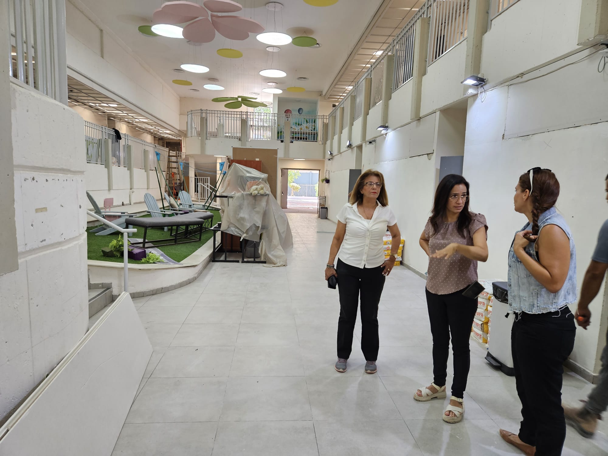 בתיכון יובלים מוכשרות בימים אלו 4 כיתות חדשות וכן חדרי ספח במבנה שהיה ללא שימוש במשך שנים. בבית ספר סביונים מתקיימת השקעה נרחבת עם שיפוץ מאסיבי של כיתות הלימוד הישנות. השקעות רבות מתקיימות גם בבתי הספר אורות, אור חנה, יעדים, אור מנחם, סעדיה גאון, אלונים, יצחק נבון, שיזף, בני יוסף מכתב מאליהו בנים ובנות, אהוד מנור וחט"ב יובלים.