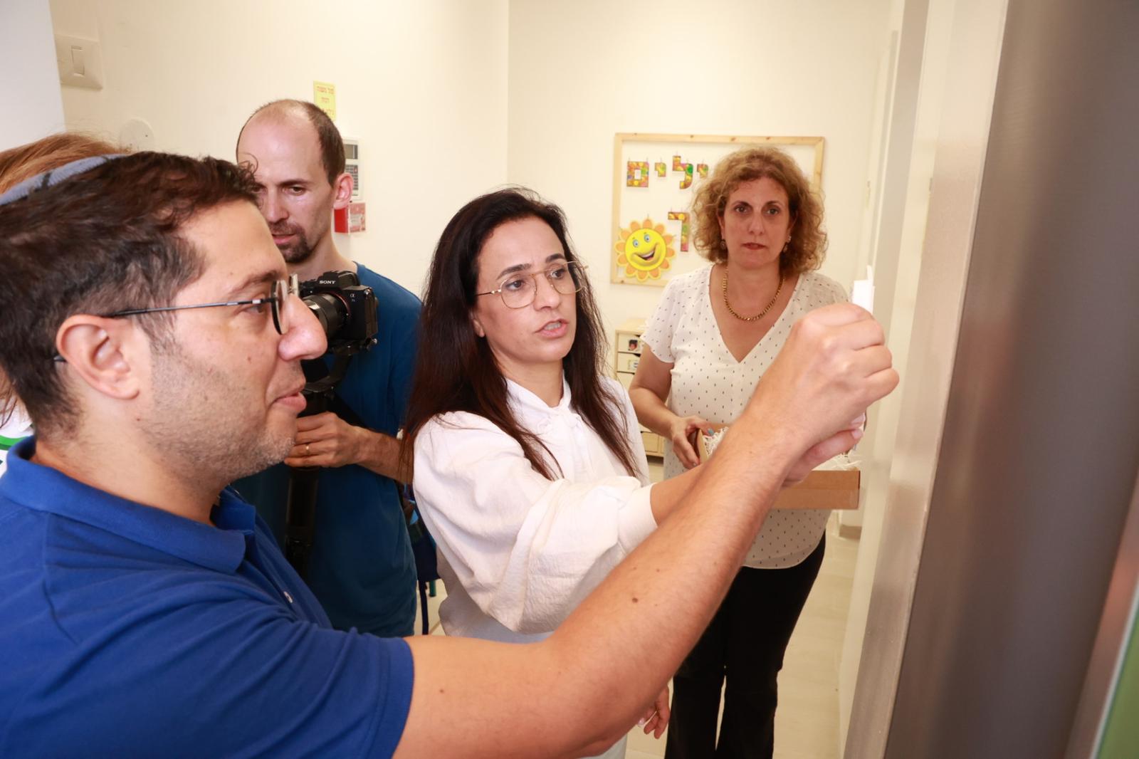 ש מועדוניות ושני בתי נוער קדימה צעירים ובוגרים. ביום הראשון יצאה ראש העיר, ליאת שוחט, יחד עם סגנה עופר בוזי,