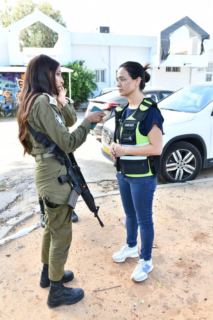 ראש העיר, ליאת שוחט, מציינת: "אמנם אנו נמצאים במלחמה, אבל חשוב לי שנגיע הכי מוכנים לכל תרחיש שלא יהיה ולכן אנו מנצלים את הימים הללו לעוד ועוד תרגולים. תרגלנו כבר מצבים של נפילת טיל ופריסת מרכז קליטה.