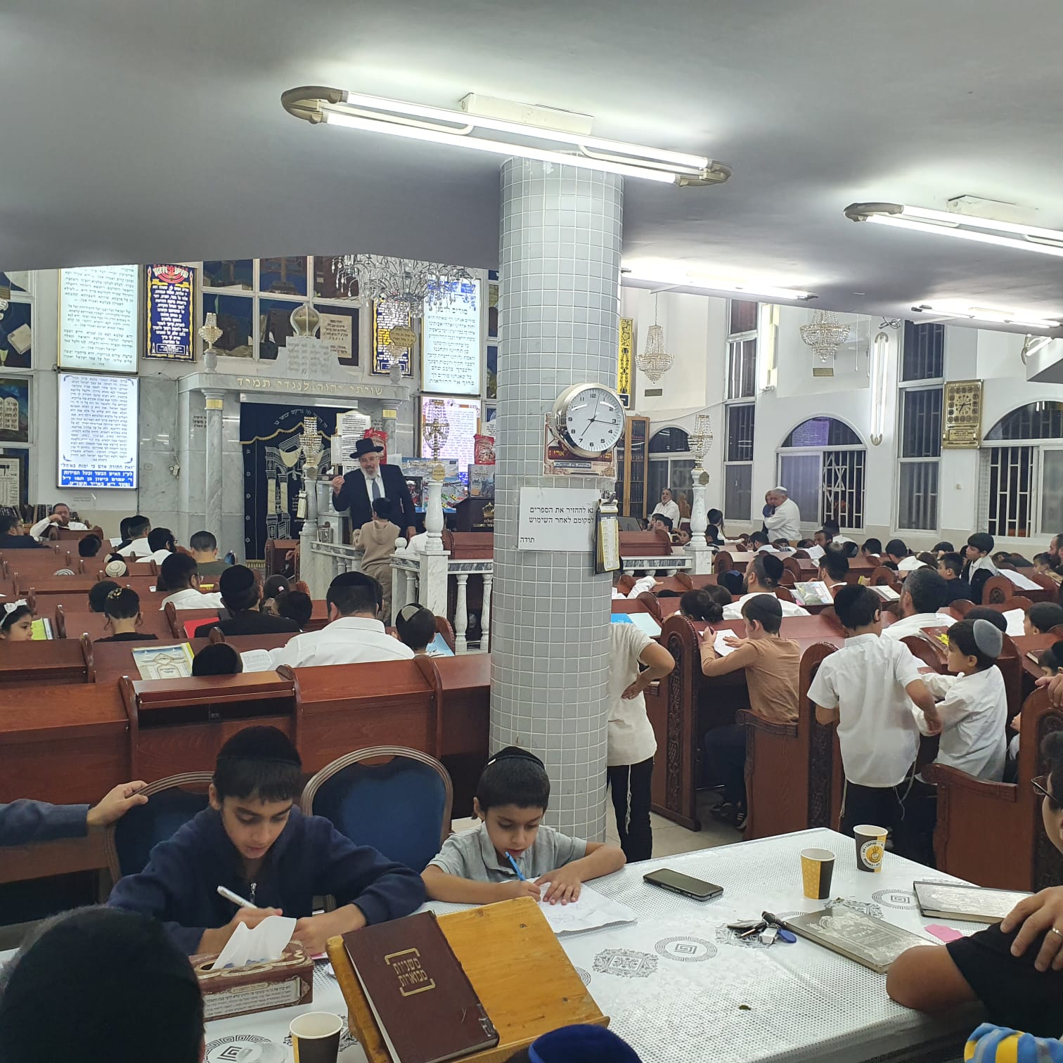 זו השנה החמישית בה מתקיים המיזם "אבות ובנים" באור יהודה. העירייה יצאה במיזם בו לוקחים חלק למעלה מ-200 משתתפים מדי שבוע שכולל למידה משותפת של החומר ממערכת החינוך והגרלה על עשרות פרסים מיוחדים וחינוכיים, כל זאת על מנת לתת מענה לזמן איכות להורים וילדיהם. הפרויקט הינו ביוזמתו של מ"מ וסגן ראש העיר, שלמה זלמן סיונוב, ובברכתה של ראש העיר, ליאת שוחט.