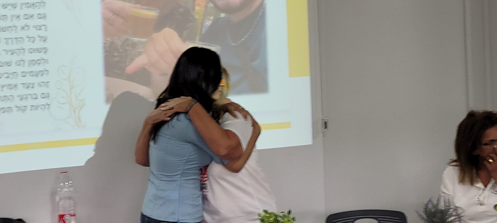 בנוסף, סיפרה אורית על אלמוג כילד שמח ומדהים בן 21, שנחטף לעזה בצורה אכזרית ממסיבת נובה בקיבוץ רעים באותה שבת ב-7 באוקטובר. עוד הדגישה בדבריה, יחד עם אבירם אחיה, את העלאת הדרישה כלפי הממשלה להחזיר עכשיו את בנה יחד עם שאר החטופים.