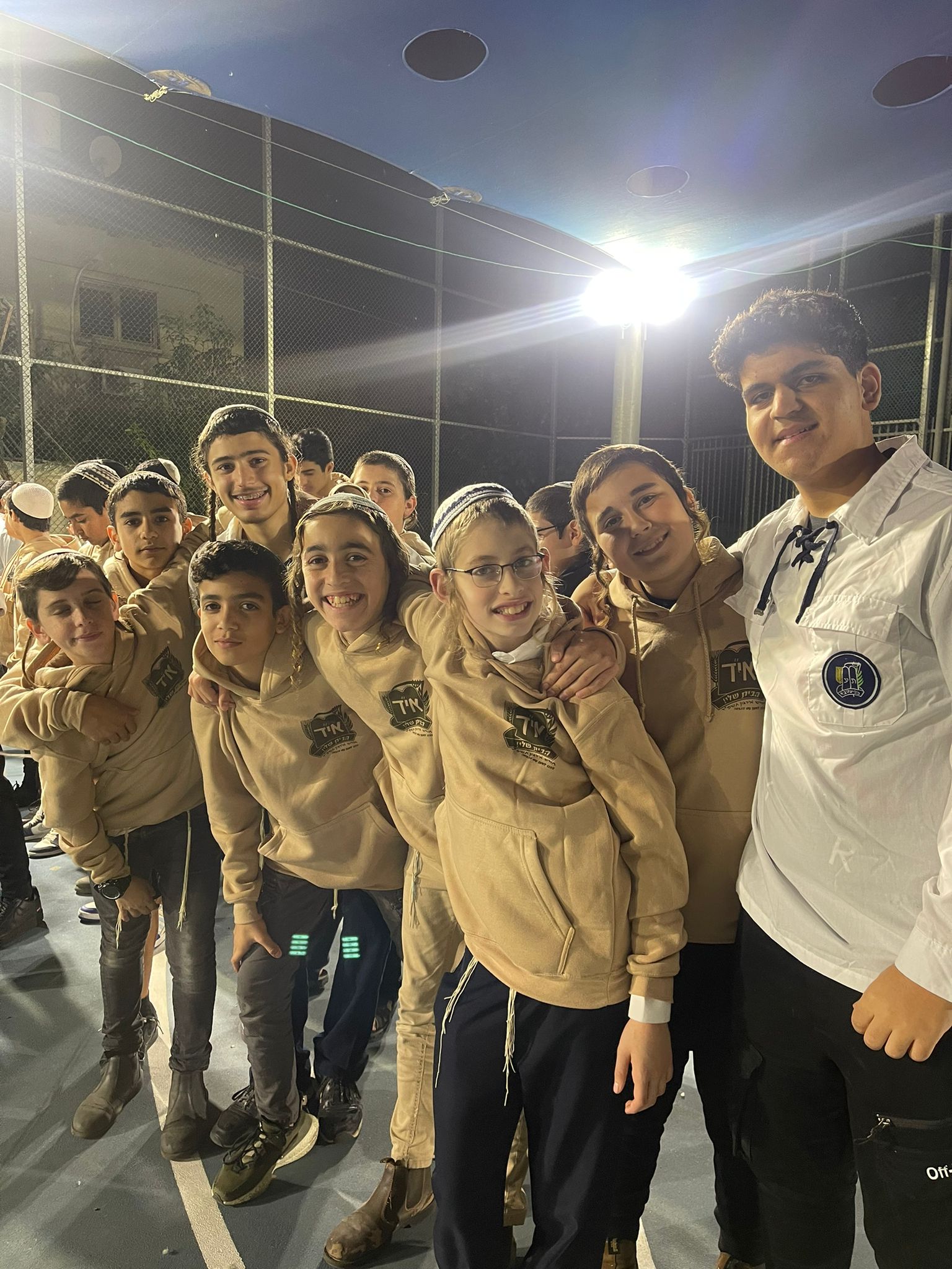 כל שבט הכין הופעה סביב חלל ממלחמת "חרבות ברזל" על מנת להנציחו.