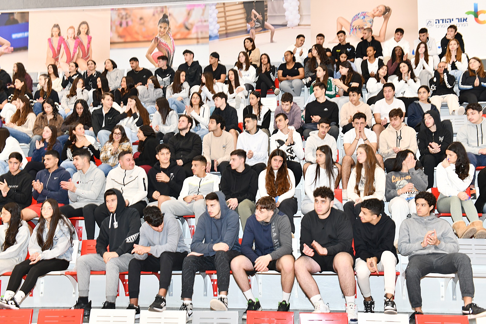 בראשית המפגש שוחחה ראש העיר, ליאת שוחט, עם התלמידים, סיפרה על ההתמודדות של העירייה עם המצב המלחמתי ושמה דגש על החשיבות שהיא רואה באחריות המוטלת על התלמידים שנמצאים ערב גיוסם לצה"ל.