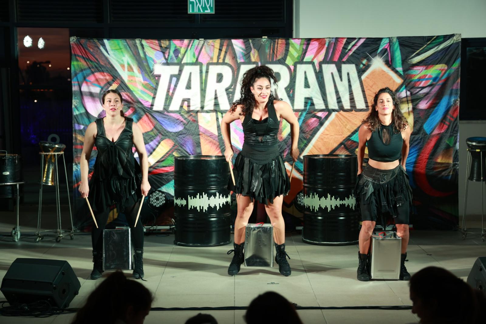 גם בשאר השבוע יתקיימו שלל אירועים, בין השאר לאוכלוסייה המבוגרת עם מסיבת חנוכה בהשתתפות הזמר אבי אשור.