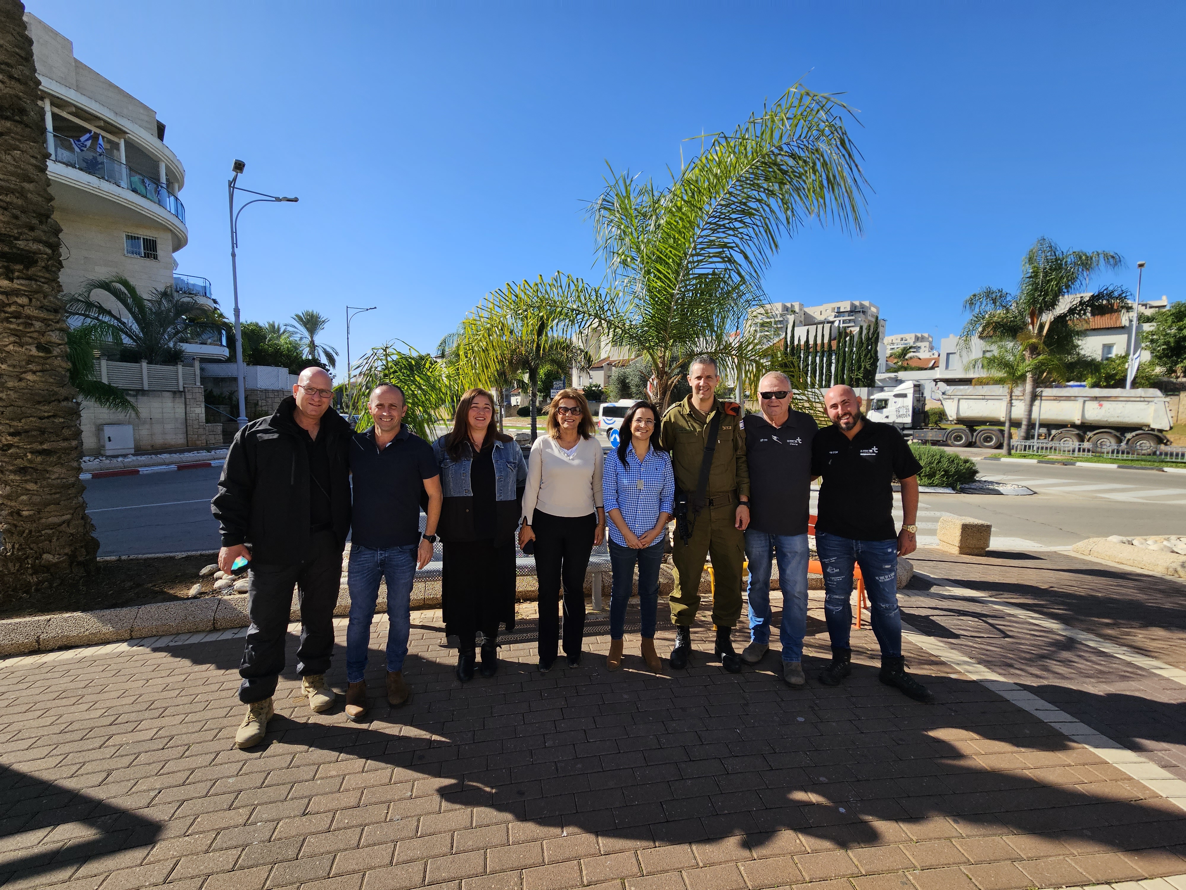 בכנס השתתפו ונשאו דברים בין היתר גם ראש העיר, ליאת שוחט, כפיר אדרי, מנהל אגף חירום וביטחון, גב' קרן וייס, קב"טית מחוז תל אביב, אל"ם חי רוקח, מפקד מחוז דן פקע"ר, רפ"ק תומר עובדיה, חטיבת האבטחה משטרת ישראל ומנהלת המחוז במשרד החינוך, הגב' חיה שיטאי.