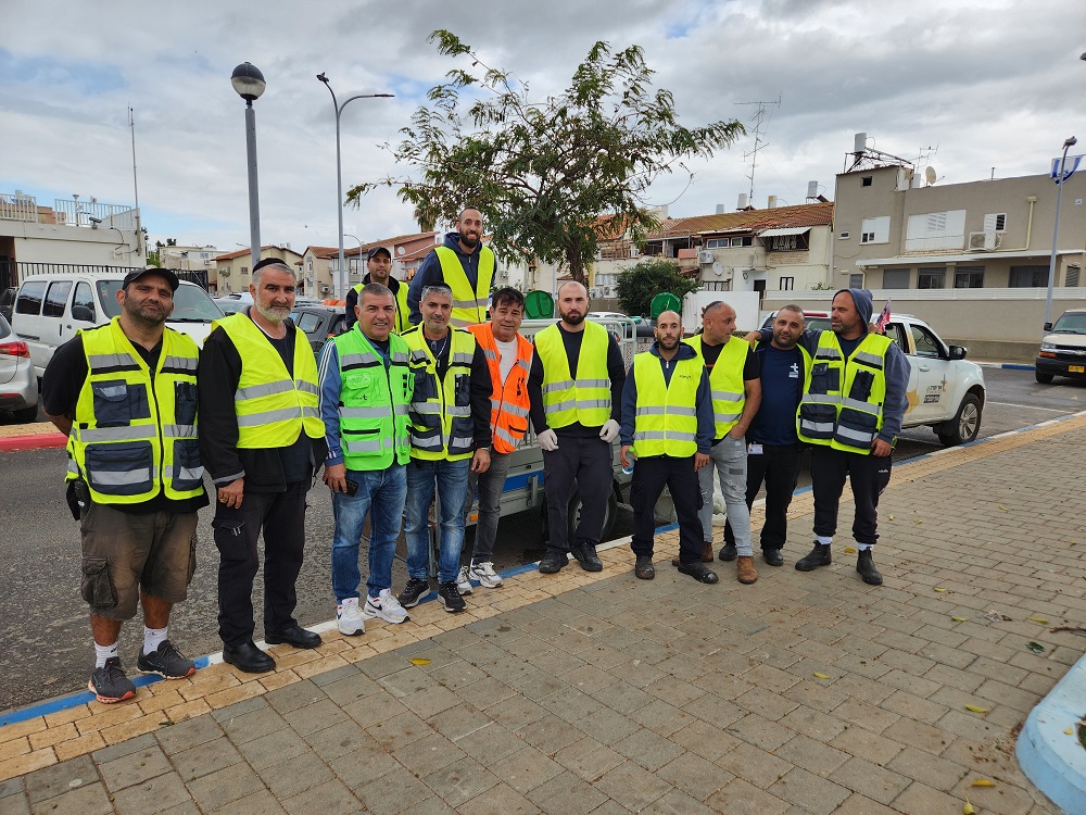 הצוותים בשטח תרגלו כל העת קשר ישיר מול המוקד העירוני ומרכז ההפעלה החדש המאובזר בציוד טכנולוגי מתקדם המאפשר צפייה במצלמות על זירת האירוע, בקרה וסיוע במידת הצורך. הדיווחים הוזרמו מהשטח לשולחן המרכזי ותועדו במערכת ממוחשבת במרכז ההפעלה, דבר שאפשר לראש העיר, ליאת שוחט, לקבל החלטות בזמן אמת.