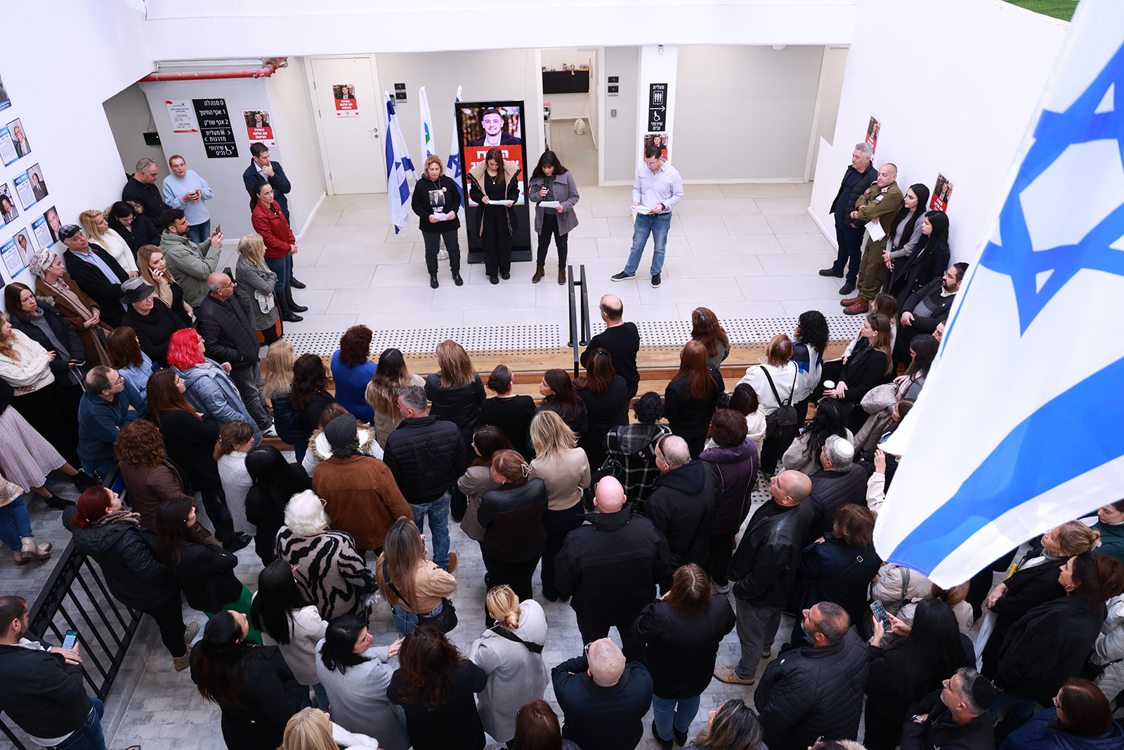 עובדי עיריית אור יהודה קיימו עצרת מיוחדת בבניין העירייה המרכזי בשד' אליהו סעדון במלאת 100 ימים למלחמת חרבות ברזל, לאות הזדהות עם משפחות החטופים. תחת הסיסמה 100 ימים בגיהינום, עובדי העירייה, "נפגשים" והחברה הכלכלית עצרו היום ל-100 דקות, דקה על כל יום שאחינו ואחיותינו מוחזקים בעזה במנהרות החמאס.