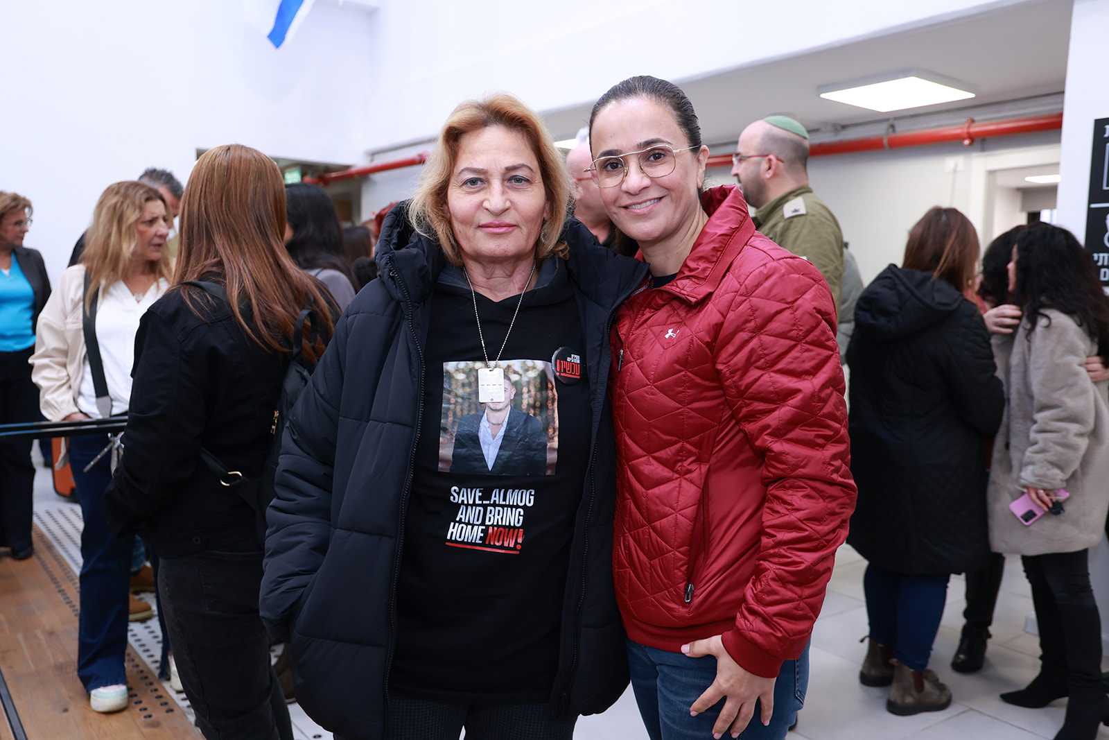 גיל ממון, מנכ"ל העירייה, שיתף את עדותה של דניאל אלוני שחזרה בעסקת החטופים על תנאי השבי האכזריים והקשים. גיל טייכמן, היקל"ר של אור יהודה שמתגורר בעוטף עזה, סיפר על התחושות הקשות שלו כתושב העוטף אחרי ה-7 באוקטובר. החזן רפאל חיון קרא את "שיר המעלות" ונשא תפילה להחזרת החטופים ולרפואת החיילים והפצועים. העצרת נחתמה בשירת התקווה.