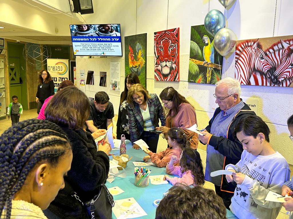 עשרות ילדים והוריהם הגיעו להפנינג חלל לכבוד שבוע החלל הישראלי והבינלאומי, צפו בכוכבים עם טלסקופים ויצרו חלליות