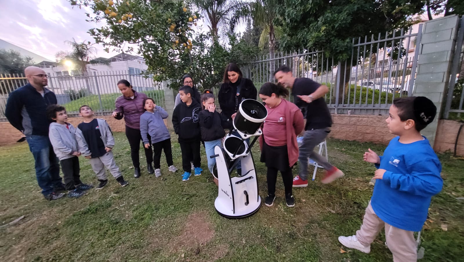 מבראשית ועד הירח: