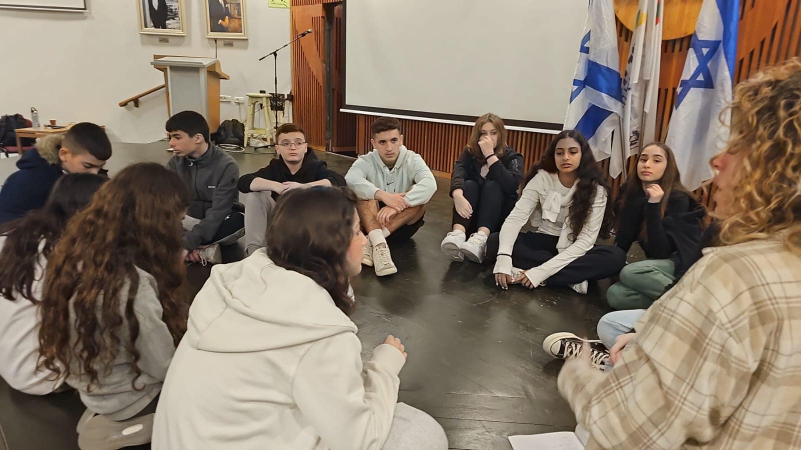 120 תלמידים השתתפו בכנס מועצות תלמידים ופרלמנט הילדים מבתי הספר היסודיים והתיכוניים בעיר שהוביל אגף החינוך בראשות דלילה אשכנזי שהתקיים במרכז מורשת יהדות בבל. הכנס התקיים תחת הנושא – כיצד הופכים את התלמידים ליוצרי וסוכני שינוי להסברה נכונה בעתות של מלחמה, והוא כלל הרצאה, קבוצות דיון וחשיבה, יצירת סרטוני הסברה ולסיום צפייה בסרטונים לצורך למידה משותפת.