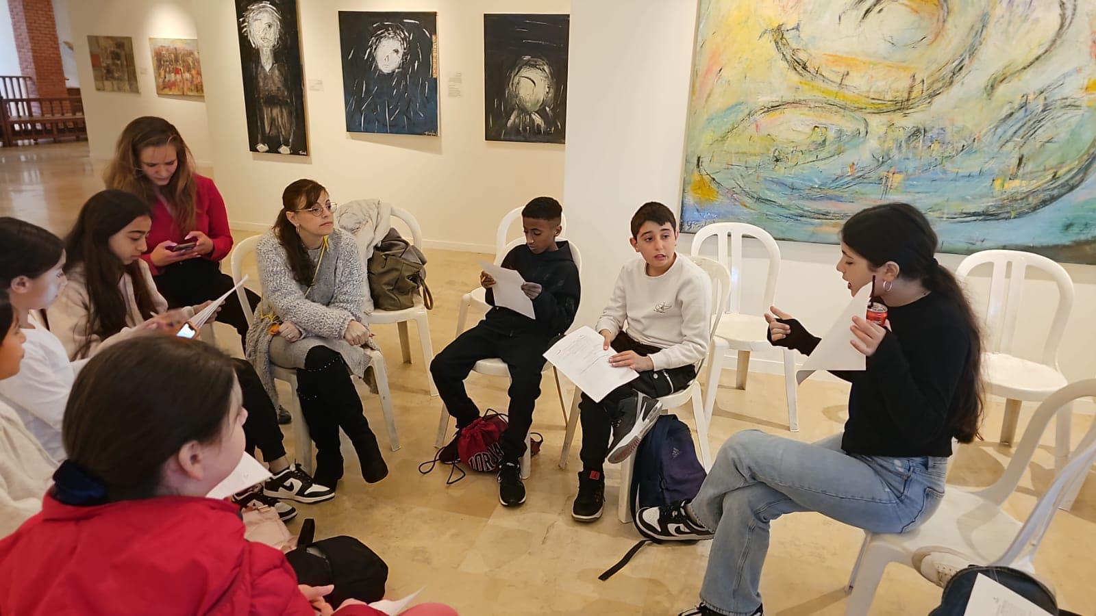 במהלך הכנס שמעו התלמידים הרצאה מרתקת בנושא "ילדים כסוכני שינוי ברשת"  מאת  מיתר זהבי מחברת מתודיאן וקיבלו כלים כיצד להעביר מסרים,  מה הופך סרטון למוצלח, איך מעוררים רגש ויוצרים הזדהות ואיך צולחים את המציאות ברשתות החברתיות.במהלך הכנס שמעו התלמידים הרצאה מרתקת בנושא "ילדים כסוכני שינוי ברשת"  מאת  מיתר זהבי מחברת מתודיאן וקיבלו כלים כיצד להעביר מסרים,  מה הופך סרטון למוצלח, איך מעוררים רגש ויוצרים הזדהות ואיך צולחים את המציאות ברשתות החברתיות.