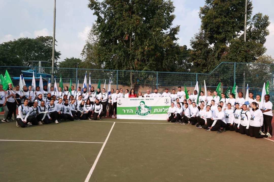 רבע שעה לאחר מכן הוזנק המקצה ל-10 ק"מ אותו הזניקה ראש העיר, ליאת שוחט, שציינה: "זהו יום חג לעיר שלנו וזו גאווה לחגוג אירוע ספורטיבי חשוב כל כך. הלוואי והחטופים יהיו כאן בשנה הבאה לרוץ איתנו".