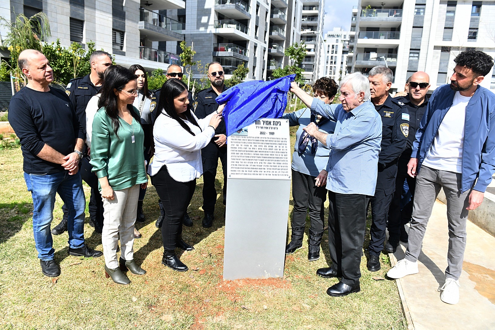 גינת פשוש בשכונת בית בפארק באור יהודה נקראת מעתה גינת אמיר חורי. ביום שישי קיימה עיריית אור יהודה טקס קריאת גינה על שמו של חורי שנפל בפיגוע בבני ברק ב-29 במרץ 2022. באירוע השתתפו בני משפחתו של חורי, הוריו ג'ריס וסאמיה, אחיותיו ואחיו וארוסתו שני ישר, וכן ראש העיר, ליאת שוחט, מפקד מחוז ת"א, ניצב פרץ עמר וסגנו תנ"צ מאיר אליהו, מפקד מרחב דן, נצ"מ דניאל חדד, מפקד תחנת מסובים, סנ"צ ניסים אוחיון, ומפקד תחנת בני ברק-ר"ג, סנ"צ רותם וסקר.