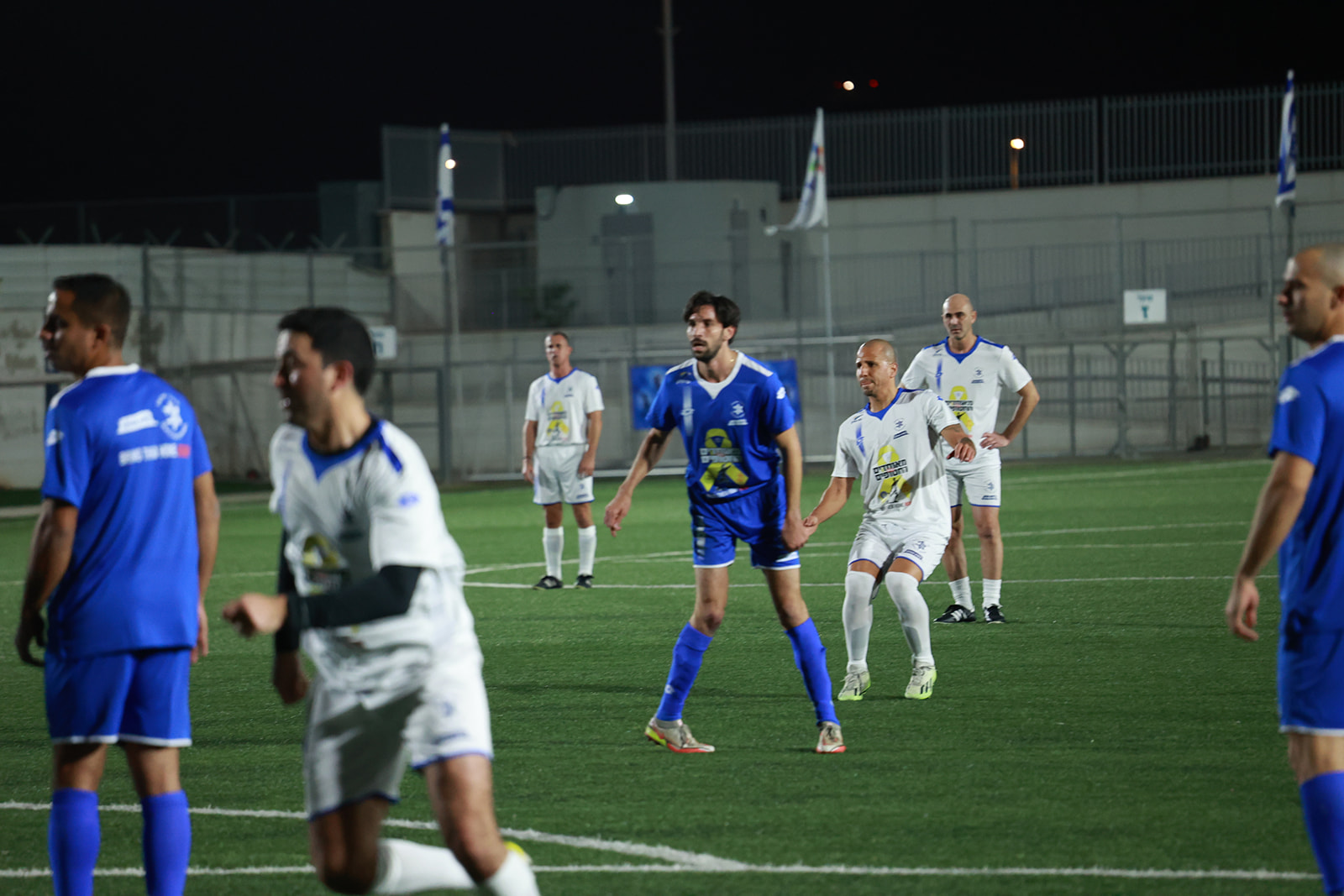 דניאל ליפשיץ: "אני מודה לכל חברי מעולם הכדורגל שהתגייסו למשחק האחדות למען שחרור החטופים. אם שחקני מכבי והפועל יכולים לשחק יחד באותה קבוצה, אין סיבה שאנחנו, עם ישראל, לא נתאחד סביב מטרה אחת - שחרור כל החטופים מעזה עכשיו. אני קורא לכל אוהדי הכדורגל להצטרף אלינו למאבק, עד להחזרת החטוף האחרון".