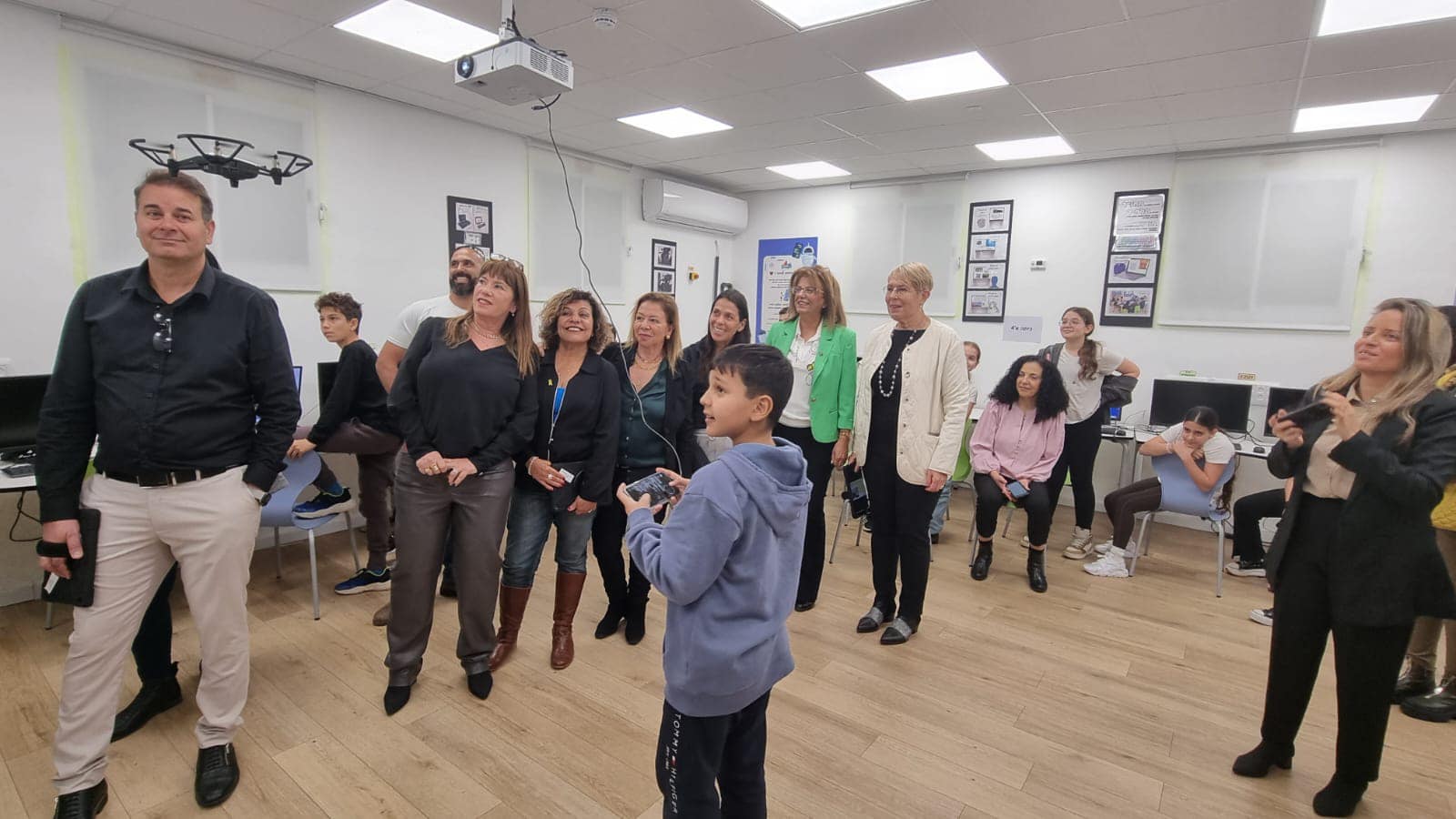 במסגרות החינוך, נפגשה שיטאי וצוות המחוז גם עם מנהלים, מורים ותלמידים, שמעה על שיתופי הפעולה ועל למידה שעשתה קפיצת דרך משמעותית בשנים האחרונות, עם אחוז הזכאות לבגרות שפרץ את גבולות ה- 85%.