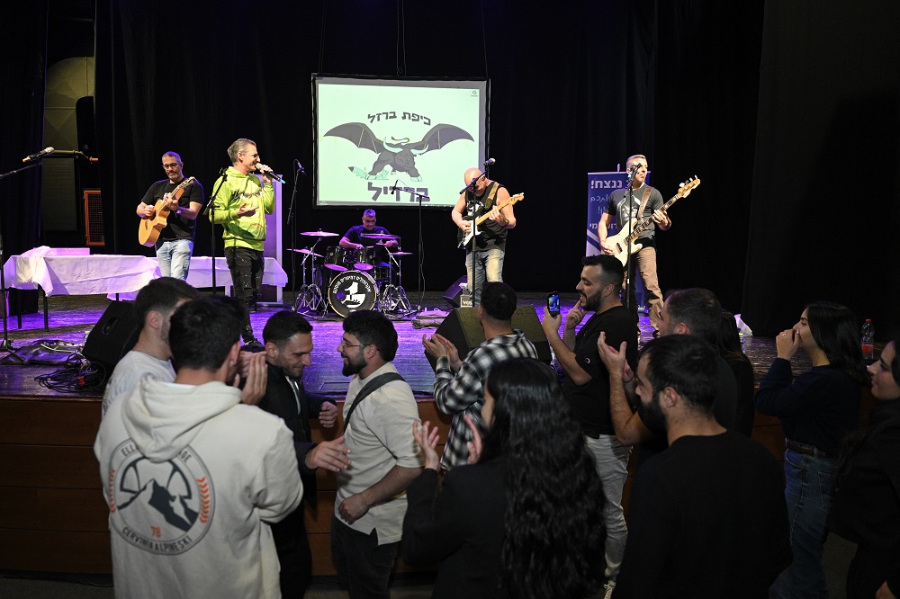 ראש העיר, ליאת שוחט, מציינת: "שמחנו לארח באור יהודה את לוחמי כיפת ברזל "ברדיל" שעובדים קשה מאוד ומסביב לשעון וראויים לקבל את החיבוק החם מכולנו. אנו שמחים שמצאנו את הדרך לסייע יחד עם תורמים ומתנדבים רבים. זו הזדמנות להודות לחמ"ל ירושלמי בראשות דבי בן עמי ולכל מי שלקח חלק בתרומה לאירוע".