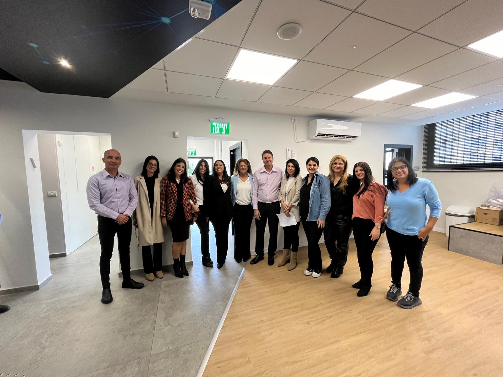 לאחר מכן התקיים שיח פתוח בפאנל המשתתפים וביקור בביה"ס סביונים, שם פגשו את התלמידים ושוחחו עם מנהלת ביה"ס, לימור כהן, שהרחיבה על התוכנית שמהווה מקום לקידום פדגוגי, חברתי וריגשי.