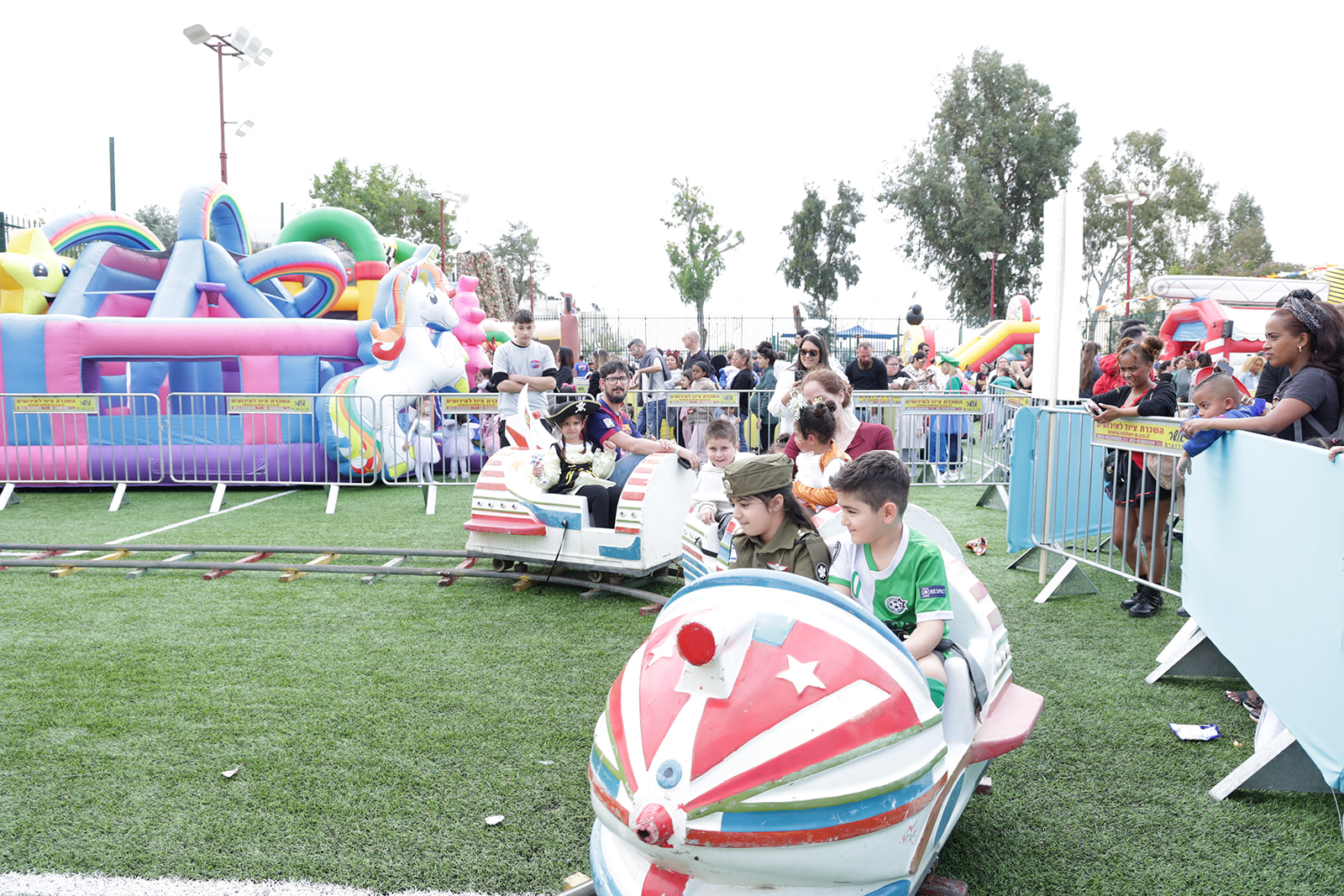  לצד שלל אטרקציות שנפרסו ברחבי גן התשעה והשאירו הרבה מקום של שמחה עבור התושבים