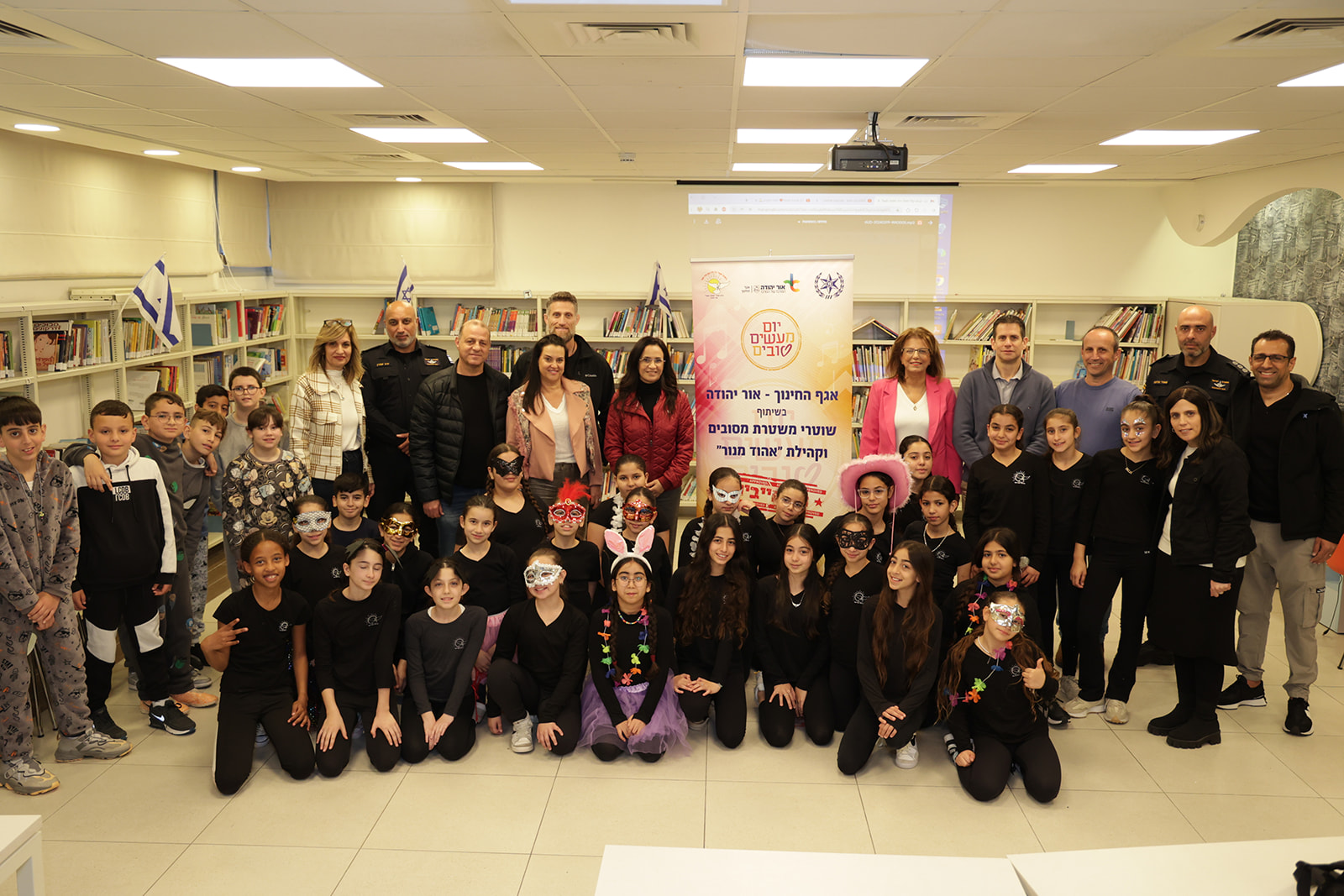 במהלך השבוע, עמותת מסלולים הפועלת תחת "נפגשים" ועמותת חינוך לפסגות הפועלת תחת אגף החינוך אספו חטיפים והכינו ברכות לחיילי חיל האוויר בהגנה האווירית. הם ארזו את משלוחי המנות וקצינה תושבת העיר לקחה אותם לטובת החיילים שלנו.