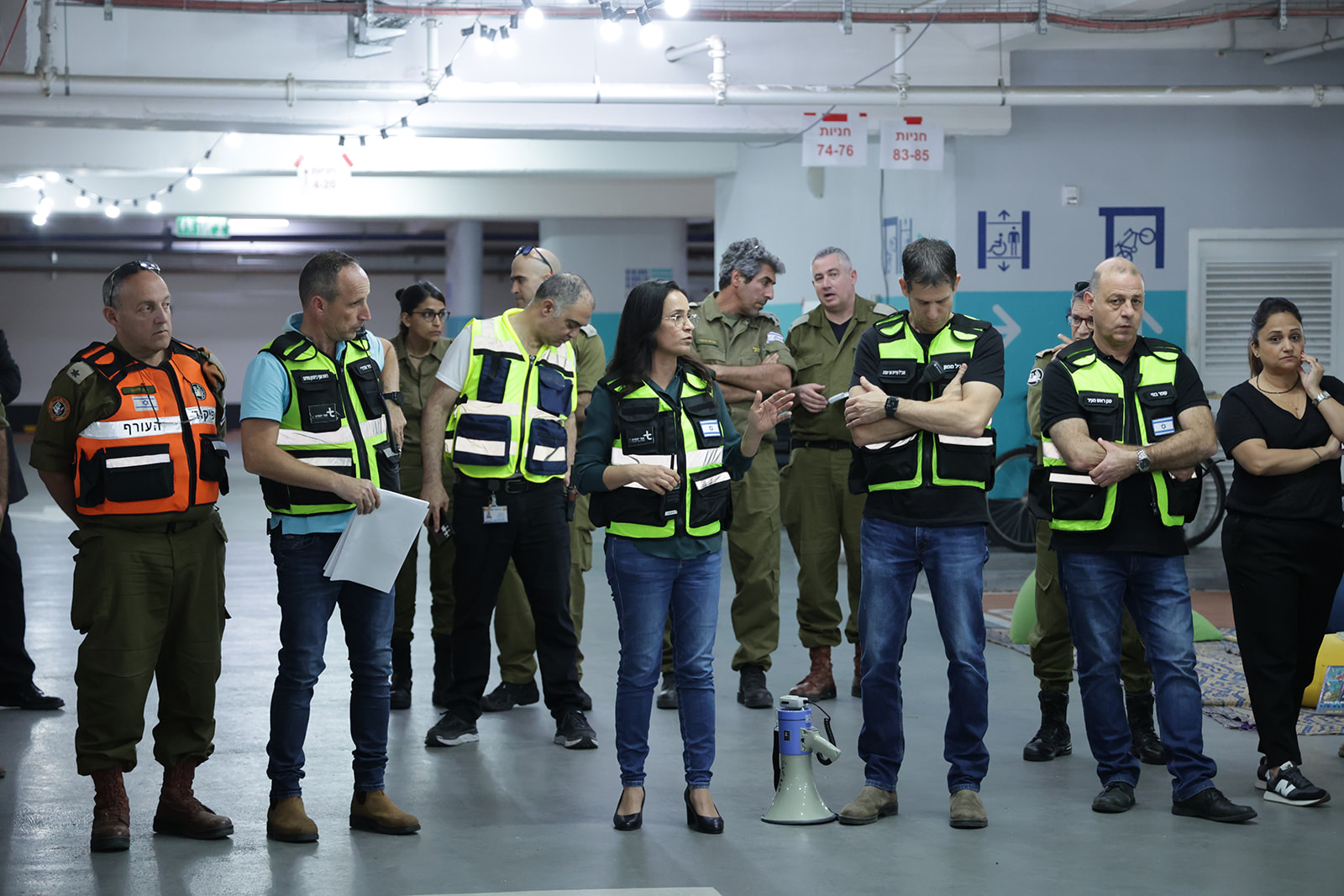 ראש העיר, ליאת שוחט, יחד עם מנכ"ל העירייה, גיל ממון, ומנהל אגף ביטחון וחירום, כפיר אדרי, ניהלו את האירועים. מפקד נפת גנים, אל"מ (מיל') ג'ון רז, הגיע לביקור בתרגיל והתרשם מהרצינות ואופן העבודה של כלל מערכי העירייה.