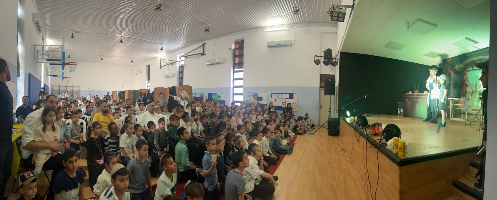 מאות מתושבי העיר לקחו חלק בשלל מופעים ופעילויות לכל המשפחה במהלך חופשת חול המועד פסח. האירועים התקיימו בהובלת המחלקה לתרבות תורנית בעירייה בראשותו של סגן ראש העיר, שלמה זלמן סיונוב וכללו מופעים מרתקים וביקור במוזיאון מורשת יהדות לוב אשר יועדו לקהל הרחב.