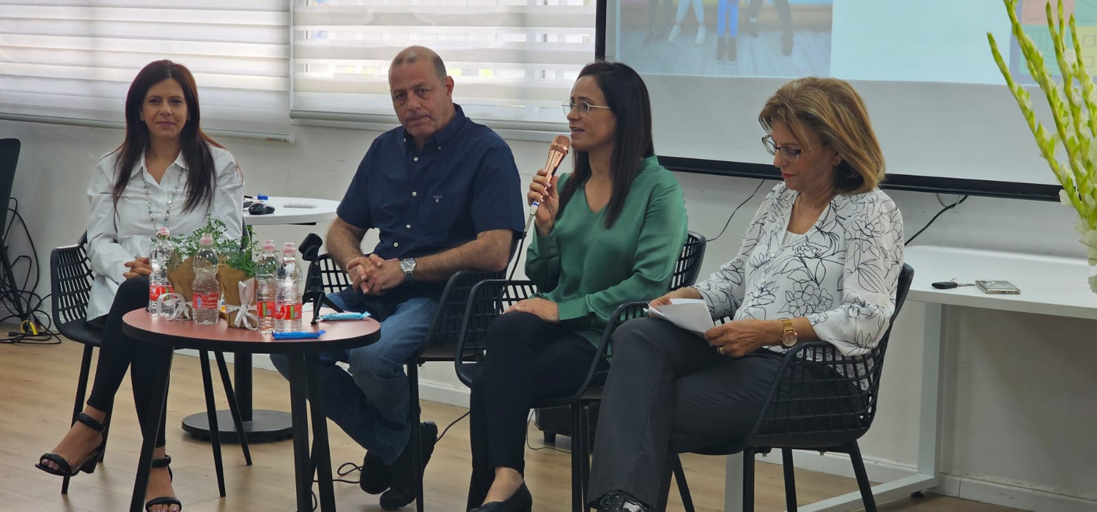 ראש העיר, ליאת שוחט, בירכה את התלמידים וציינה בדבריה: "תחום הוראת המתמטיקה הוא אחד היעדים שאנו מקדמים ומשקיעים בו כחלק מקידום מצוינות כוללת שמערכת החינוך מובילה מזה שנים רבות. אני גאה לראות את התלמידים המצטיינים, את רמת הבקיאות והמוטיבציה שלהם להצליח ועל כך יישר כוח למנהלי בתי הספר ולצוותי המתמטיקה על השקעתם והכנת התלמידים גם לאתגרי חטיבת הביניים והתיכון".