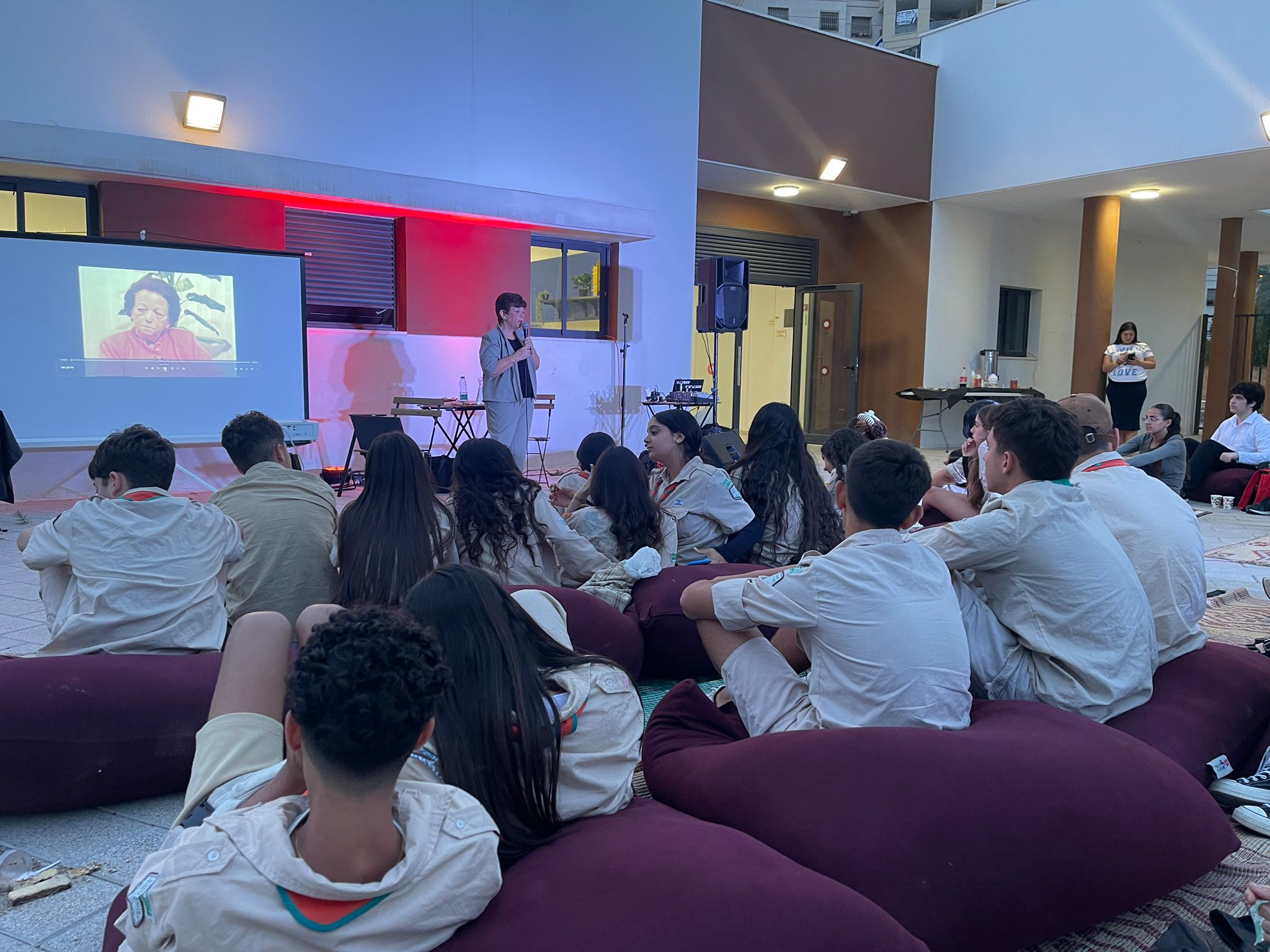 צילומים טקס יום השואה בהיכל התרבות: וידאו אקשן