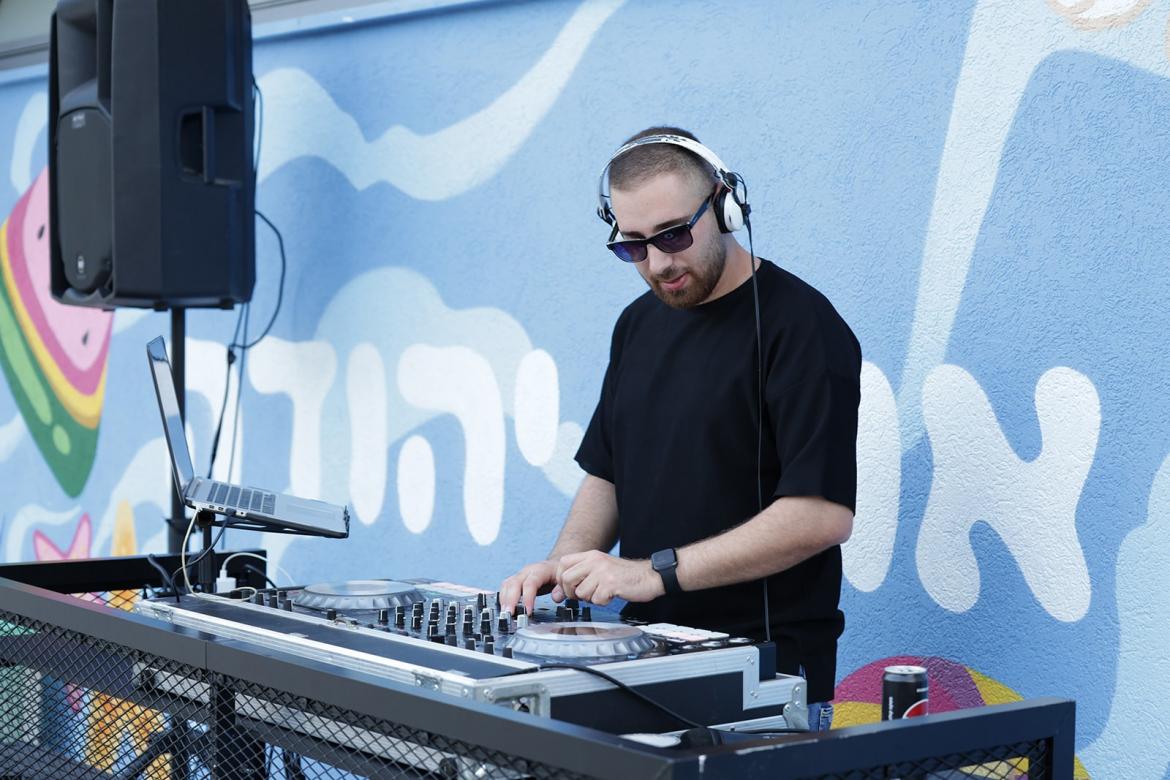 כ-350 תלמידים