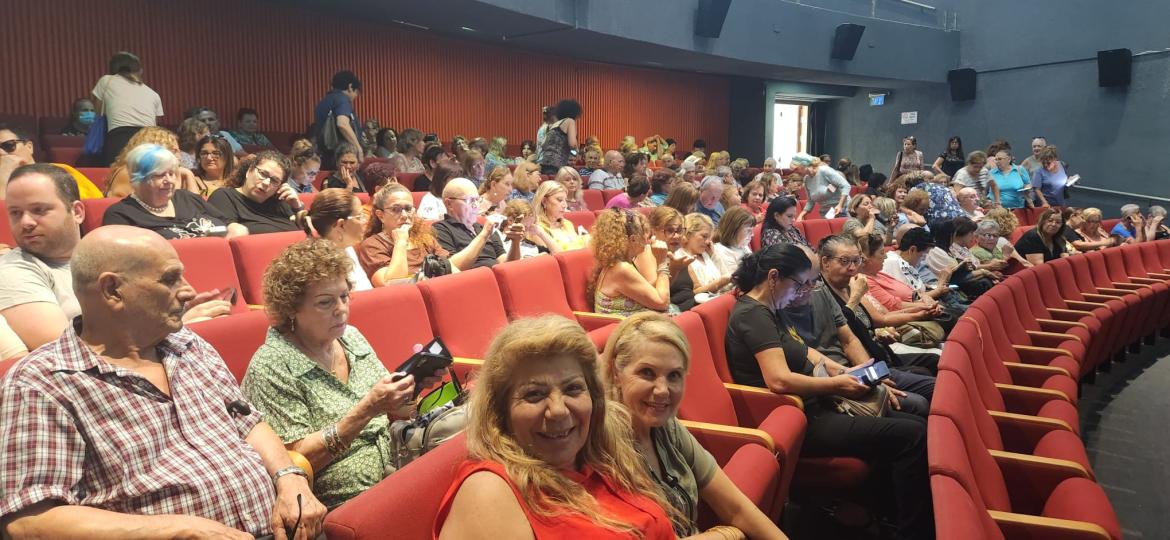 מצטרפות להקרנות סרטי קולנוע 