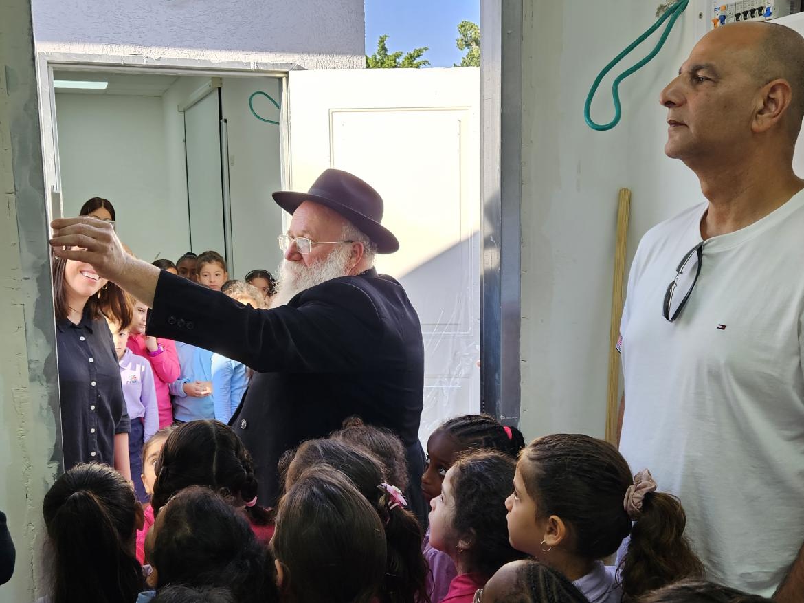 הסיור הסתיים בביקור בבית הספר 