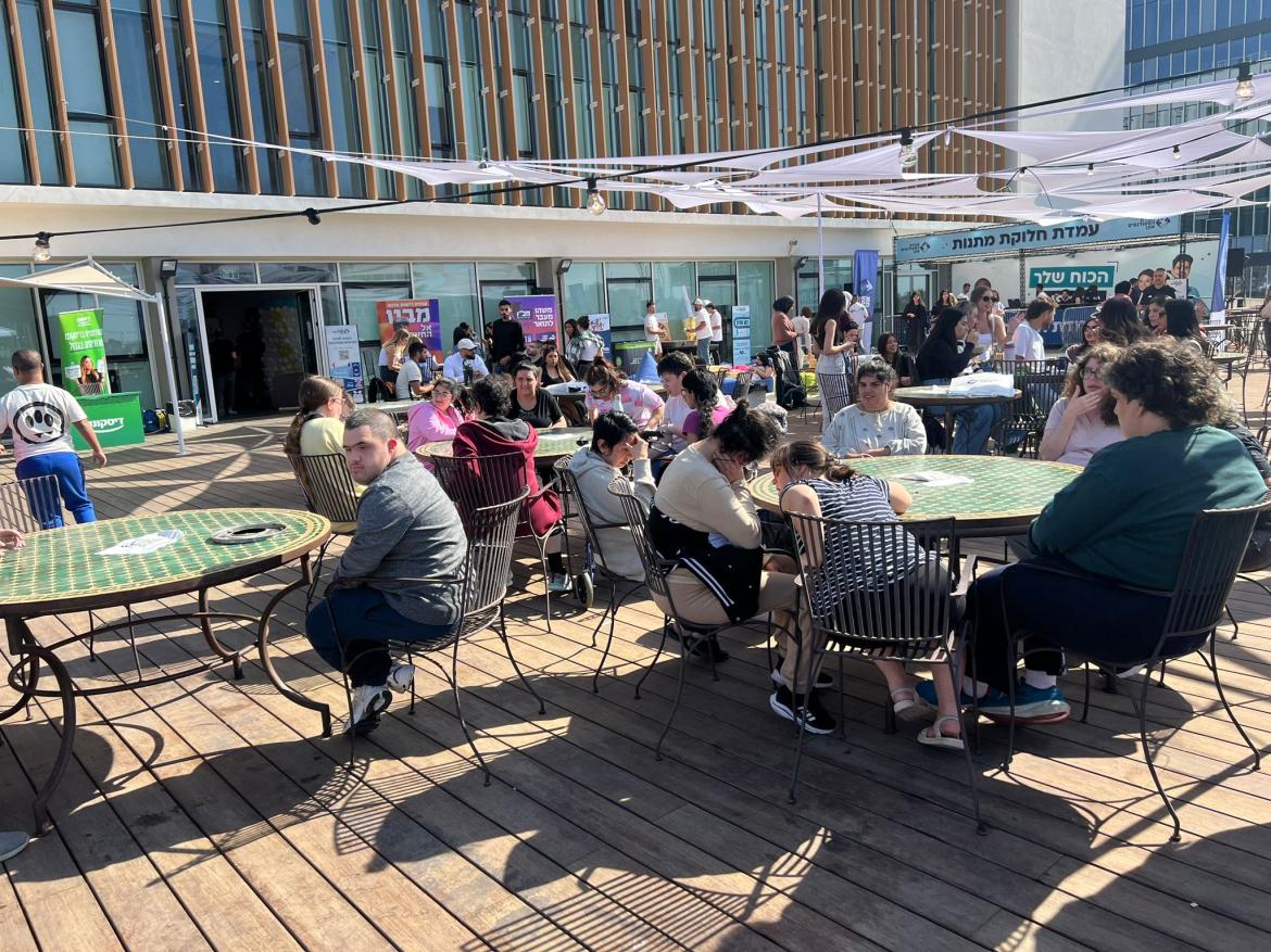 במסגרת הלימודים, 