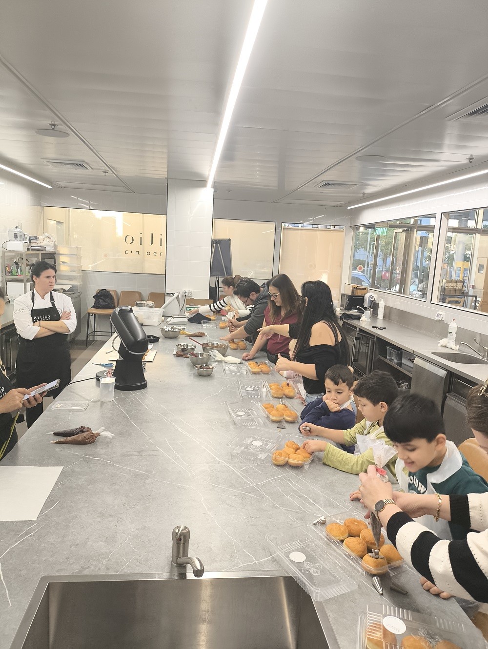 משותף ומלא שמחה.