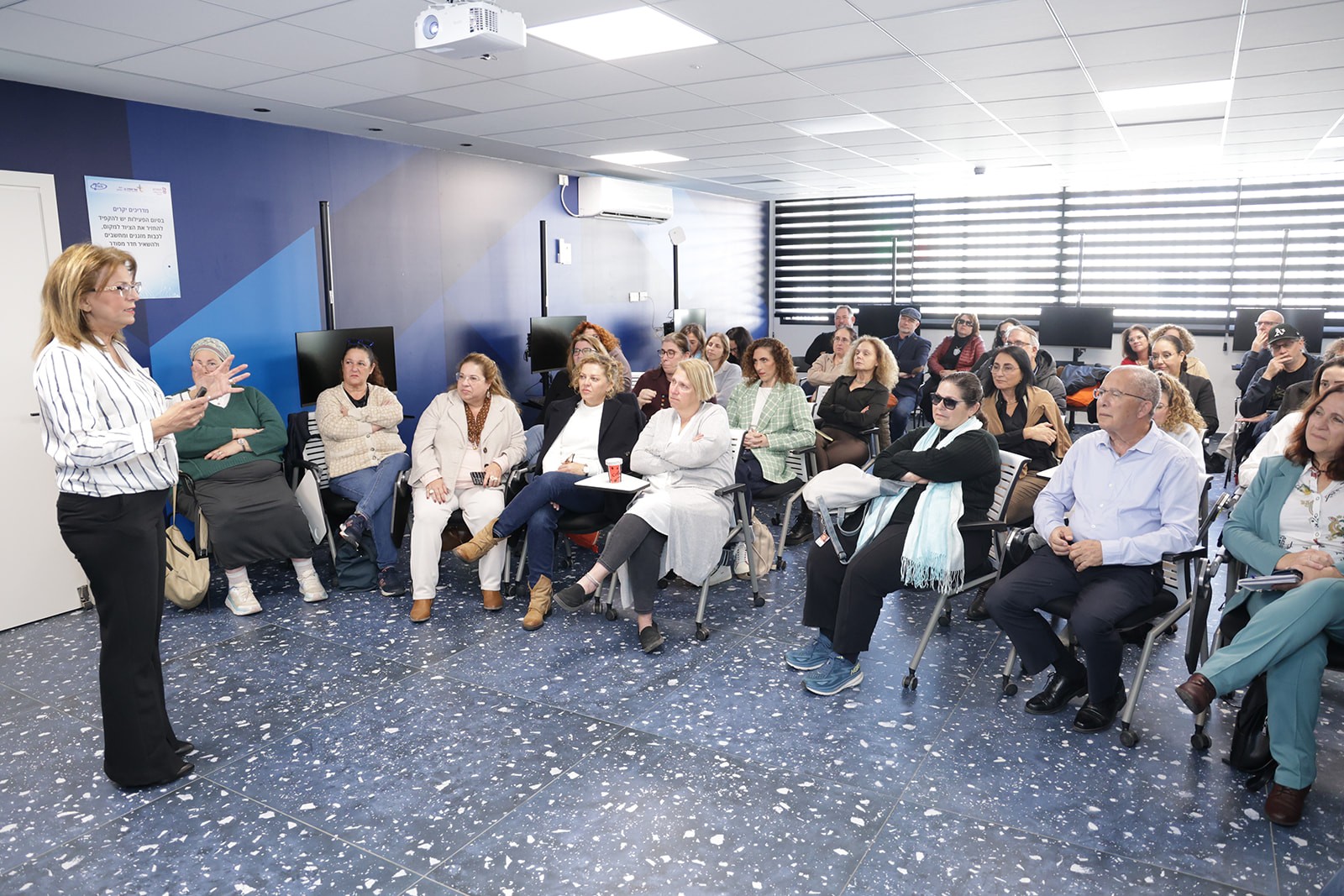 35 אנשים ממכללת קיי