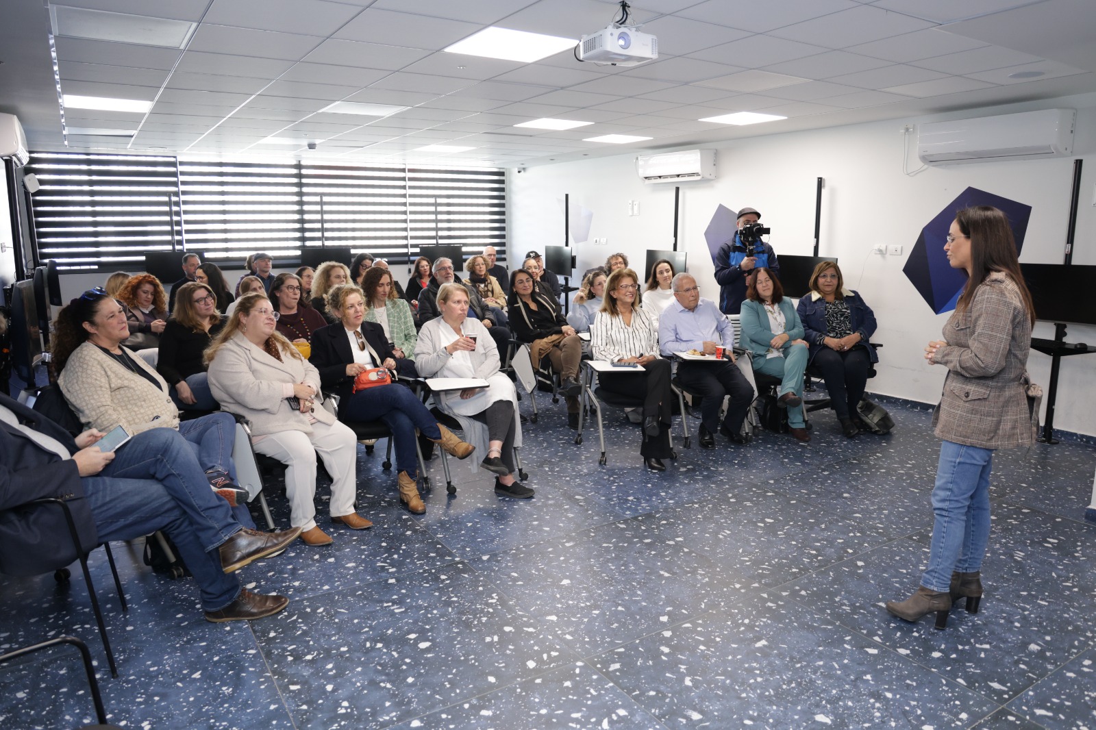 ארתור זמשמן הציג