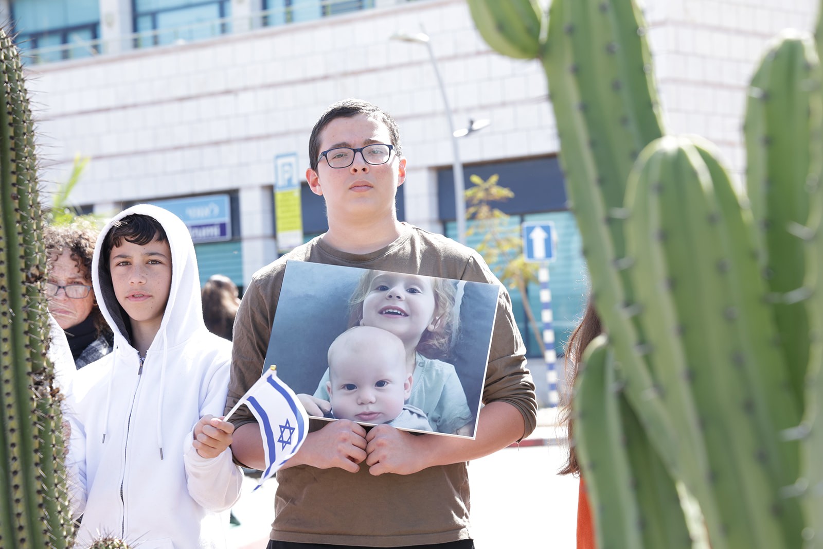 למען שני הגורים שלה