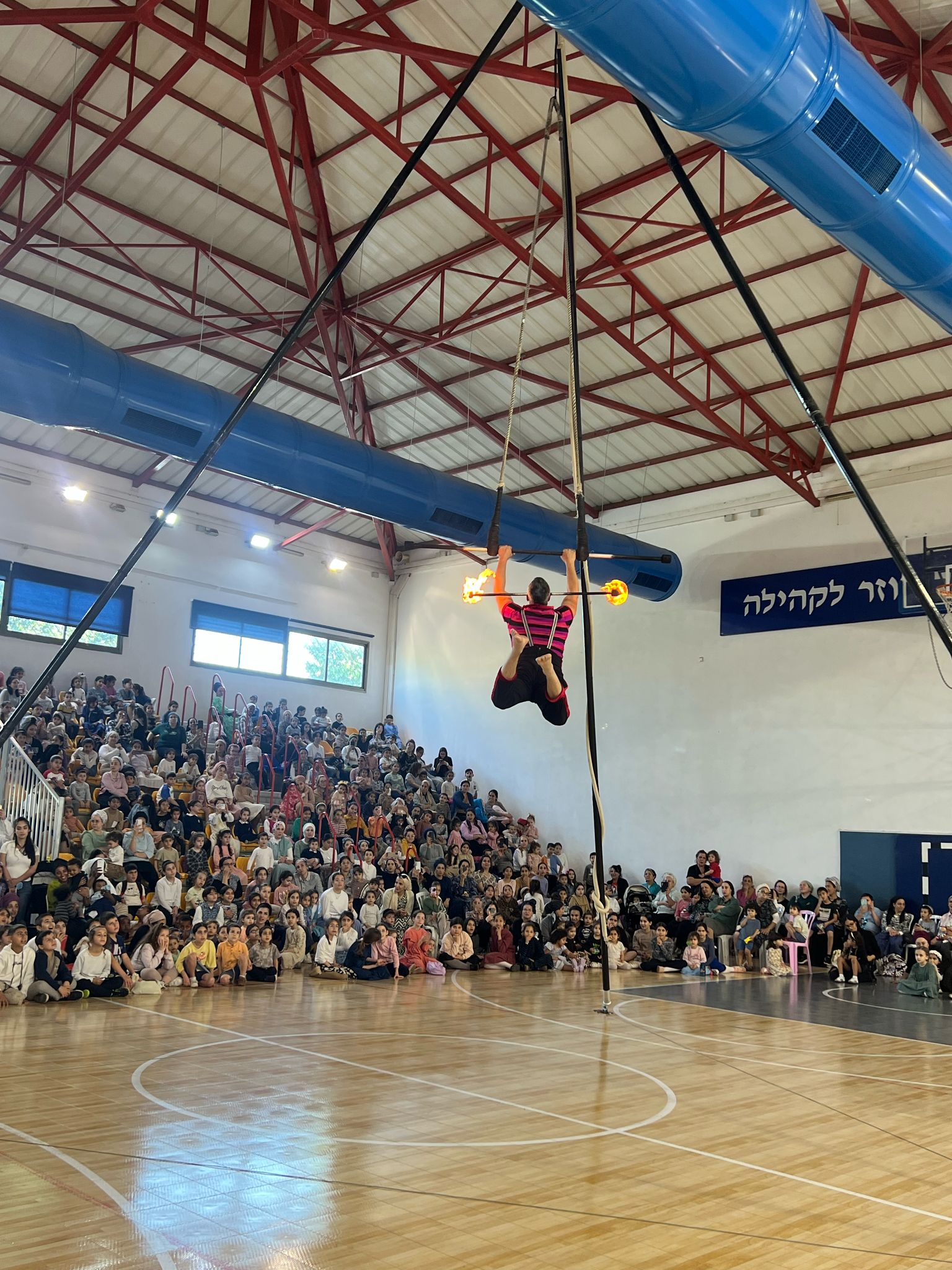 לשחרורם המהיר של כלל החטופים 