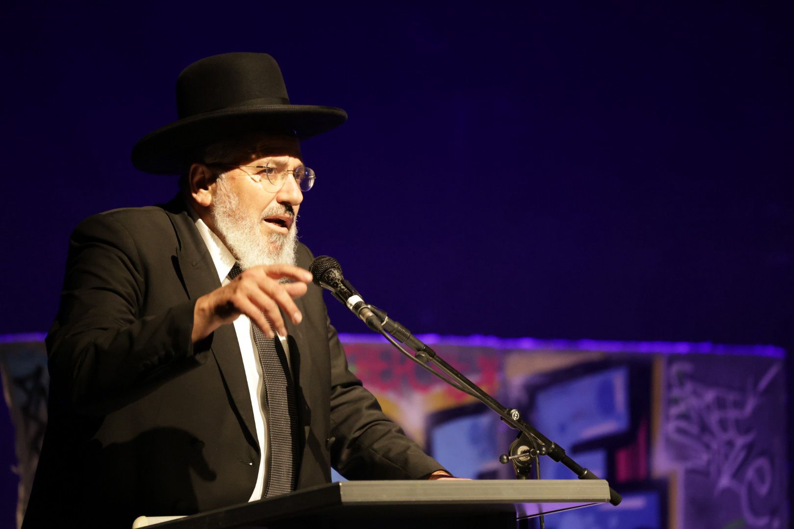 ביום שלישי בערב התקיים במרכז קזז לצעירים מפגש זיכרון בסלון 