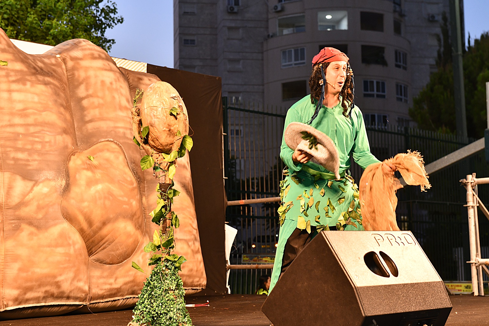 לפעול כדי להביא לעיר מופעים