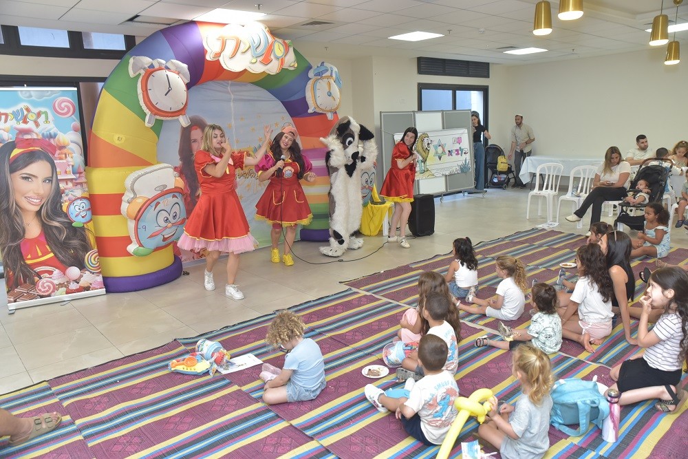 והקבע ובני משפחותיהם. 