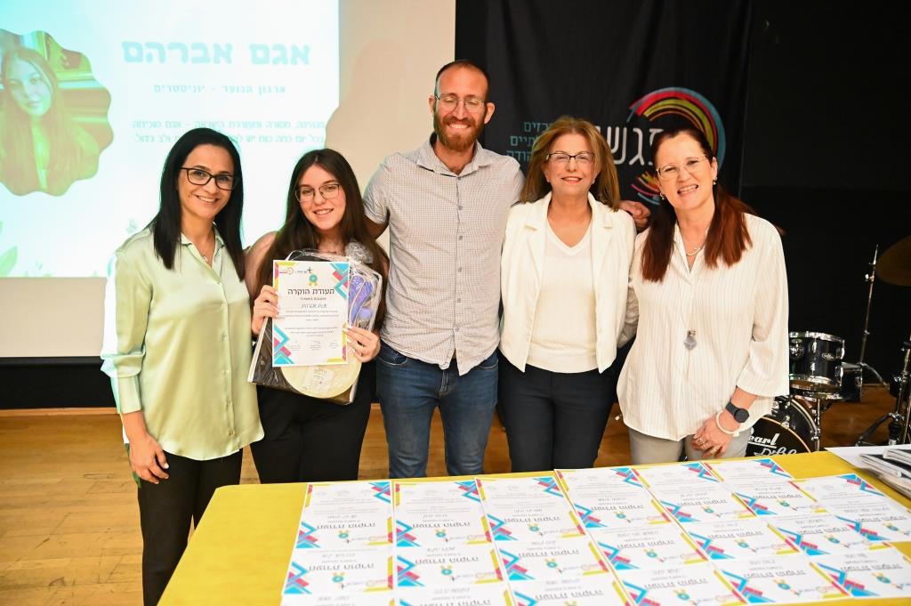 טקס הענקת תעודות הוקרה לבני ובנות הנוער 9