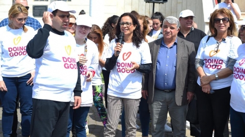 ליאת שוחט בהפנינג קהילתי ברחבת היכל הספורט.JPG