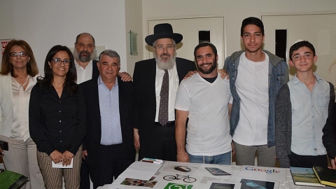 תלמידי יעדים מציגים.JPG