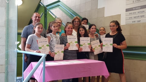 תלמידות מדעים ויהדות.jpg