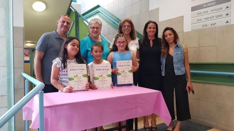 תלמידות אהוד מנור.jpg