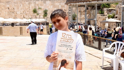 ראש העיר בסיור בגן המייסדים.jpg