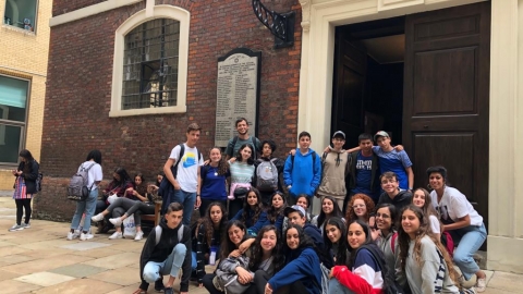 אור יהודה וגבעת שמואל בבית הכנסת הגדול בלונדון.jpeg