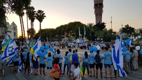 המעגל ברחבת העירייה.jpg