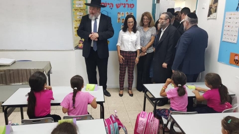 הביקור במדעים ויהדות.jpg