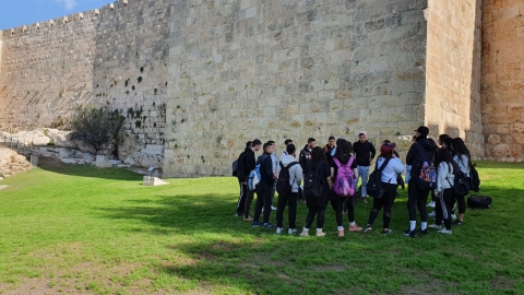 על חומותייך3.jpeg